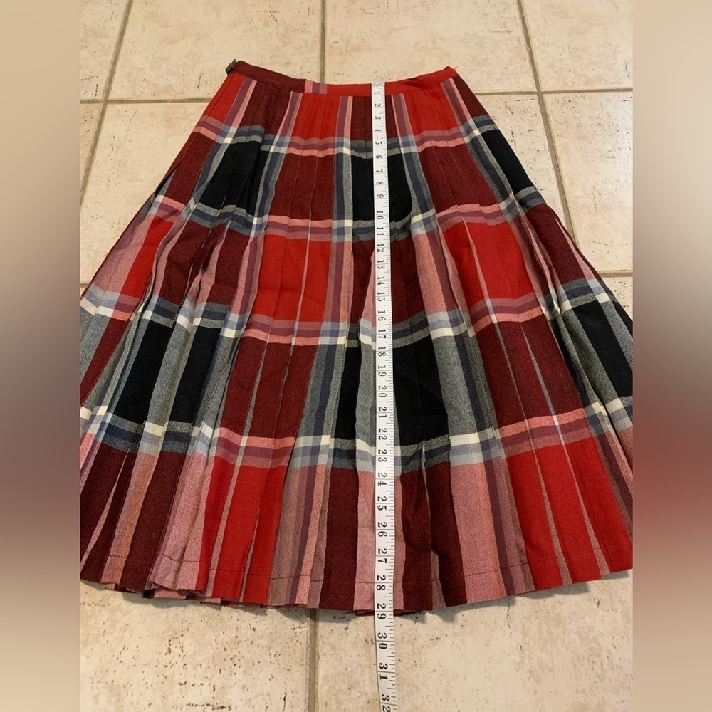 Vintage Highland Queen Pleated Wool Kilt Skirt Tartan Plaid Red Black Size 12 - Picture 5 of 6